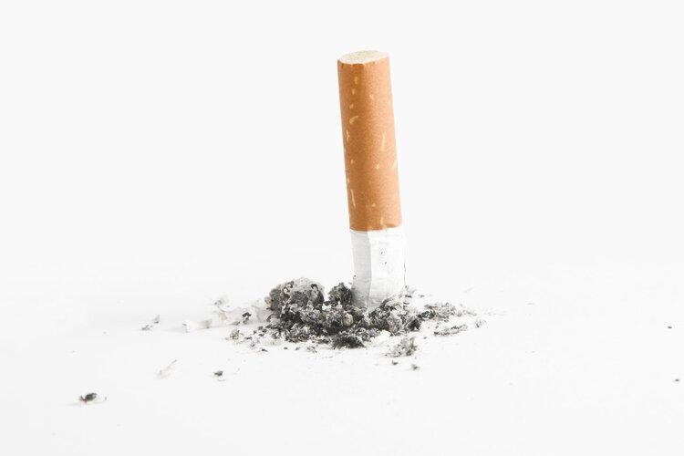 b可以抽烟-香烟里的尼古丁根本不致癌，吸烟真的会危害健康吗？告诉你真相
