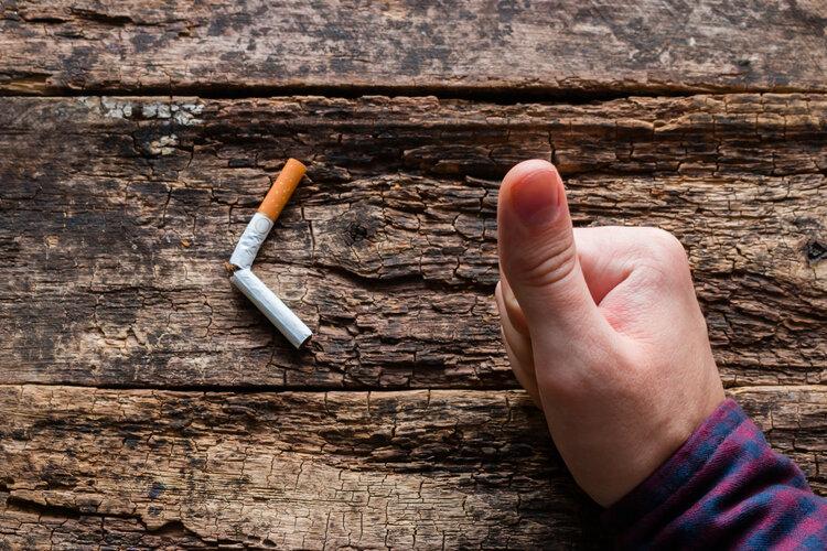 b可以抽烟-香烟里的尼古丁根本不致癌，吸烟真的会危害健康吗？告诉你真相